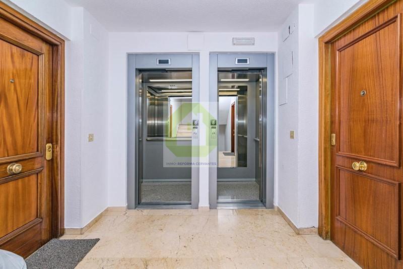For sale of flat in Granada