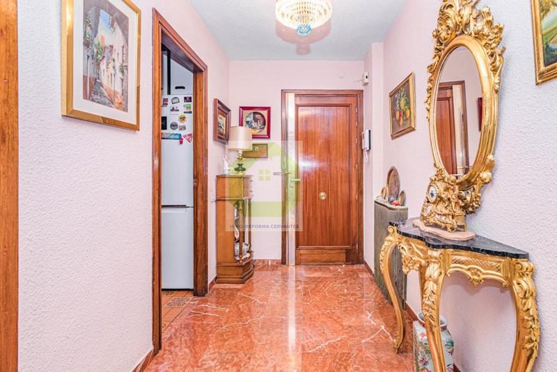 For sale of flat in Granada