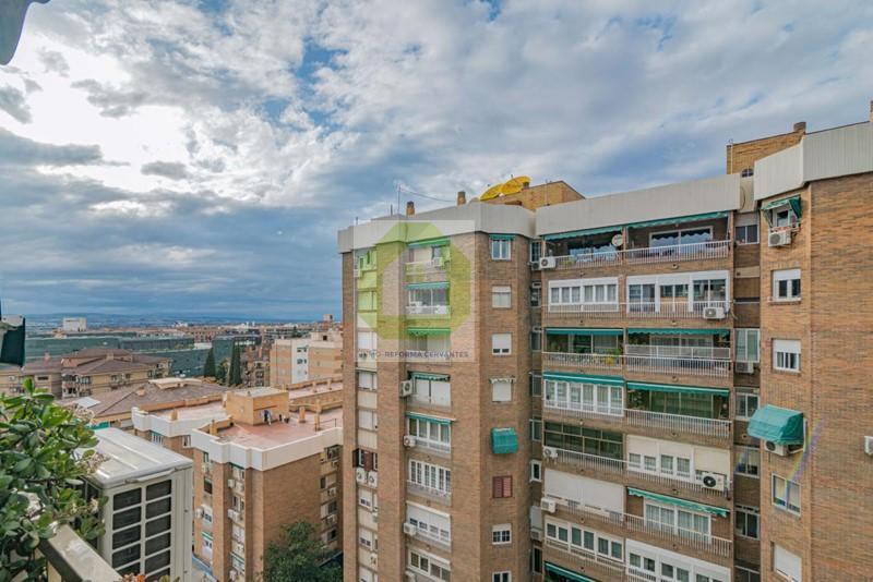 For sale of flat in Granada