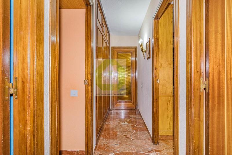 For sale of flat in Granada