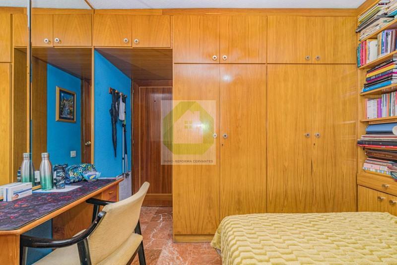 For sale of flat in Granada