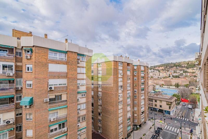 For sale of flat in Granada