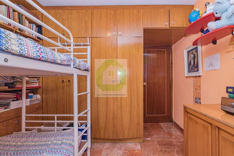 For sale of flat in Granada