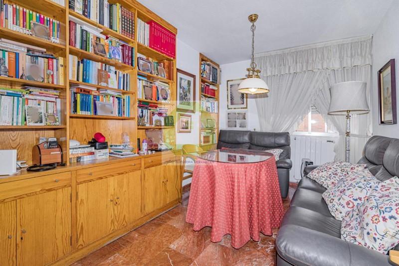 For sale of flat in Granada