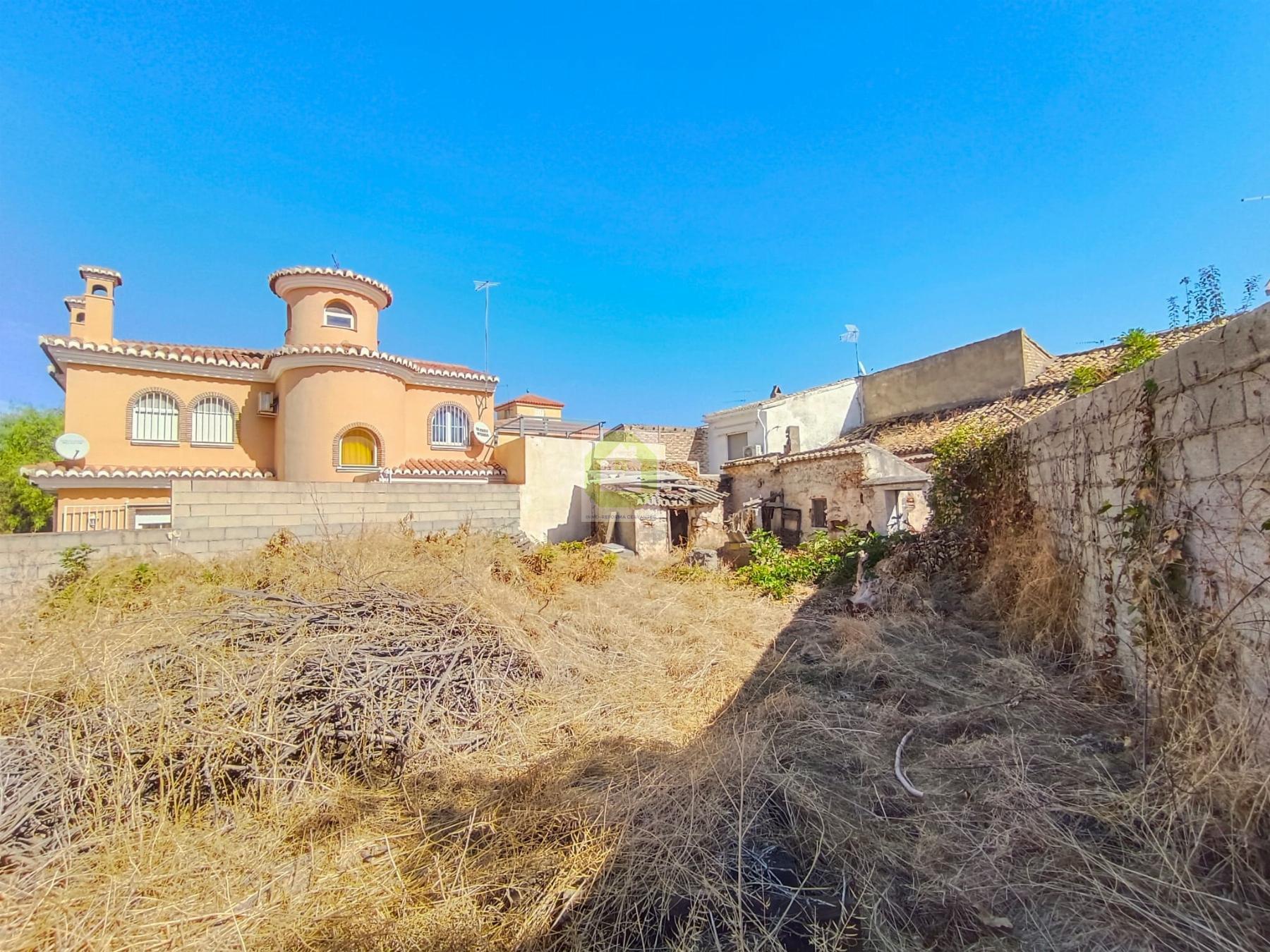 For sale of land in La Zubia
