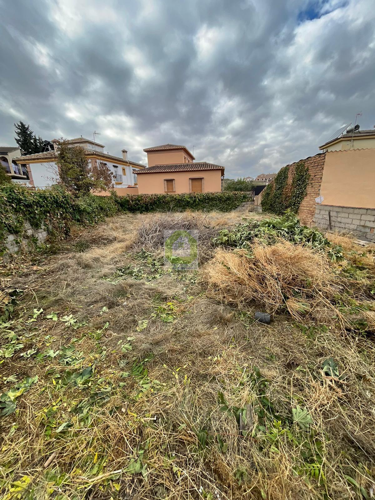 For sale of land in La Zubia