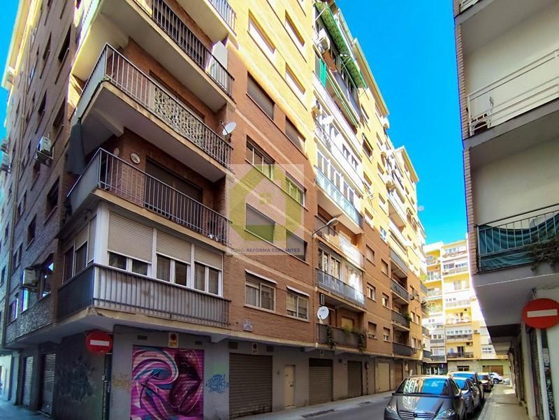 For sale of flat in Granada