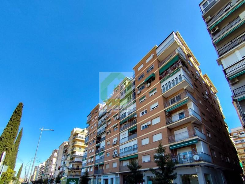 For sale of flat in Granada