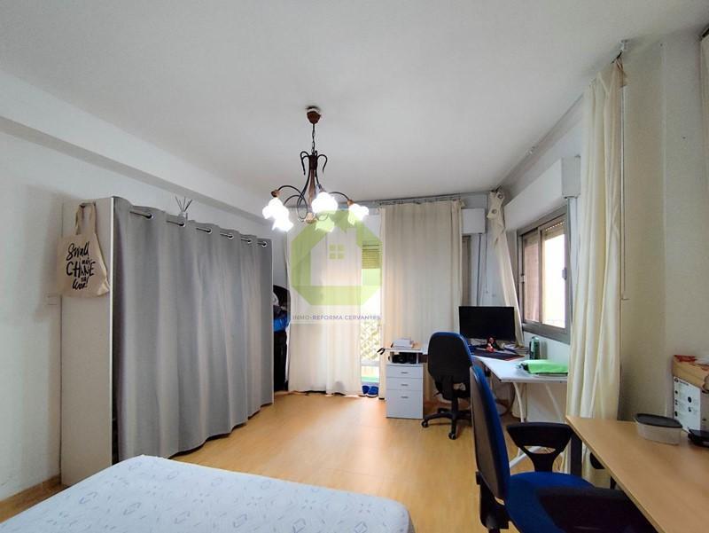 For sale of flat in Granada