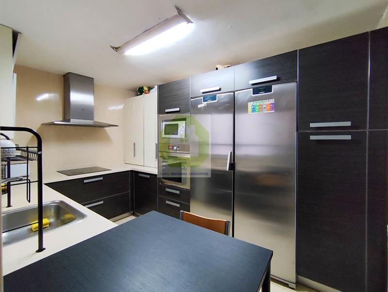 For sale of flat in Granada