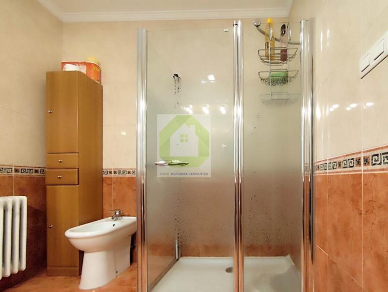 For sale of flat in Granada