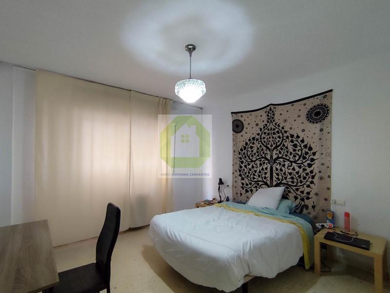 For sale of flat in Granada