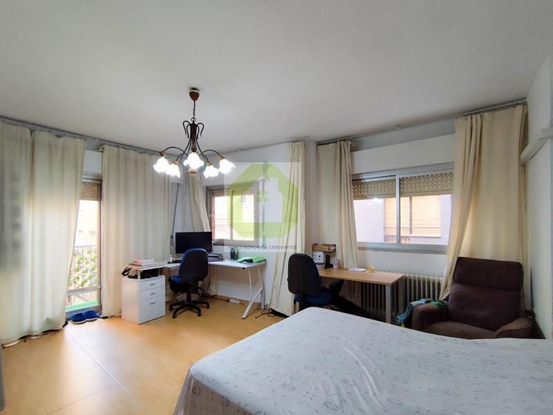 For sale of flat in Granada