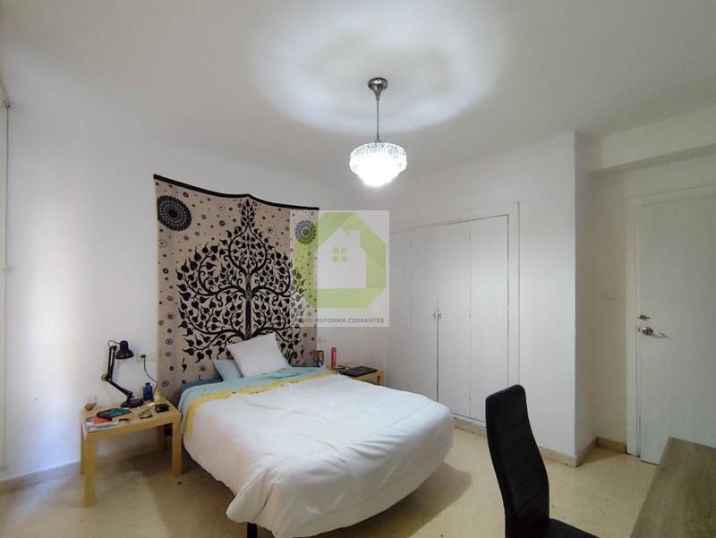 For sale of flat in Granada