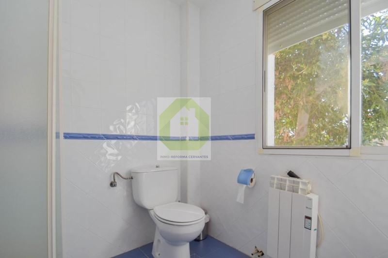 For sale of house in Granada