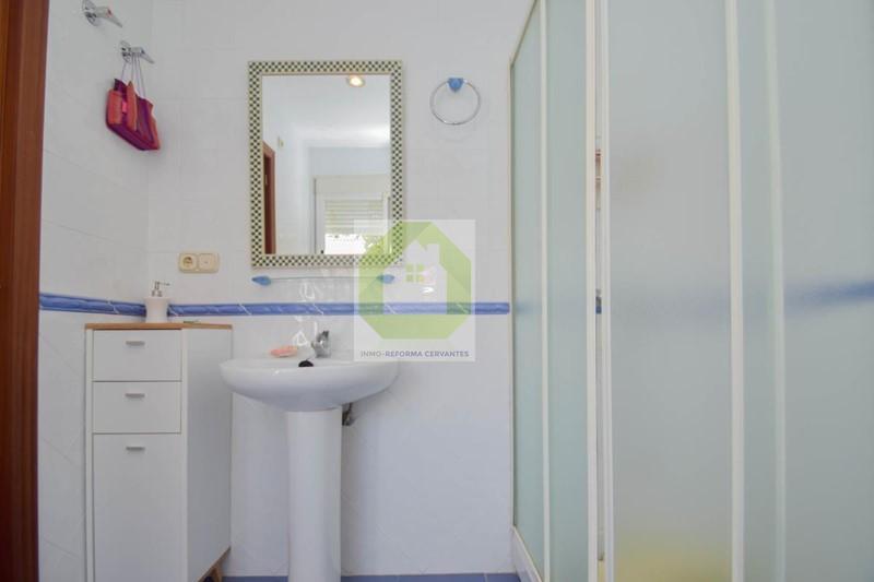For sale of house in Granada