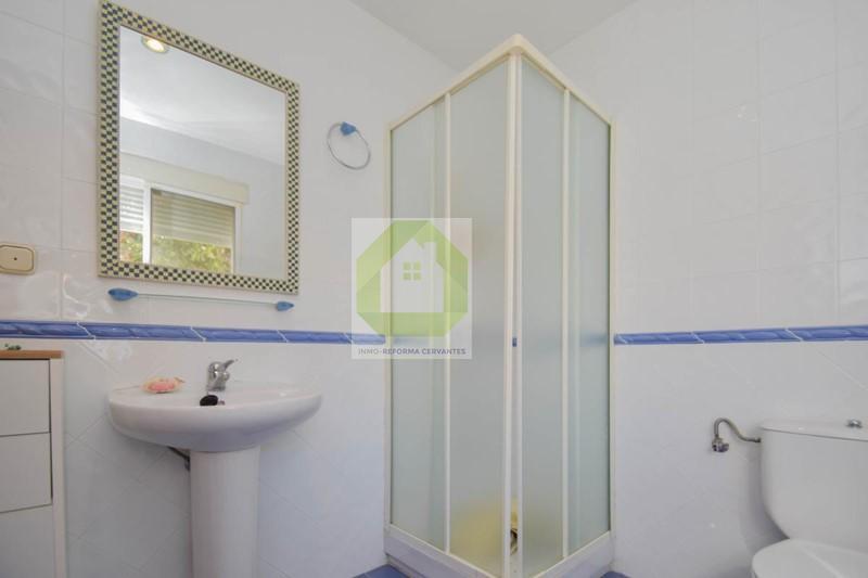 For sale of house in Granada