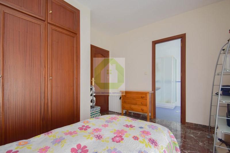 For sale of house in Granada