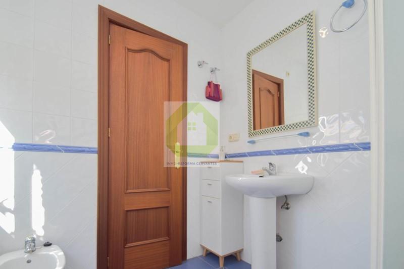 For sale of house in Granada