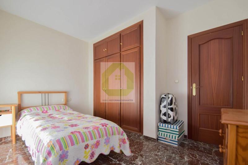 For sale of house in Granada