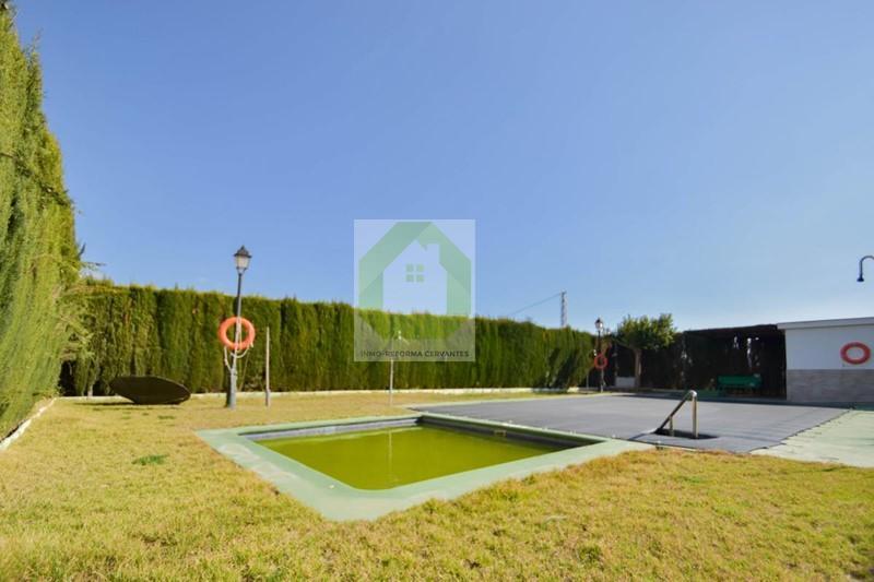 For sale of house in Granada