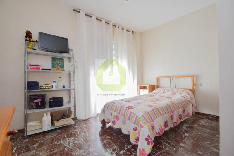 For sale of house in Granada
