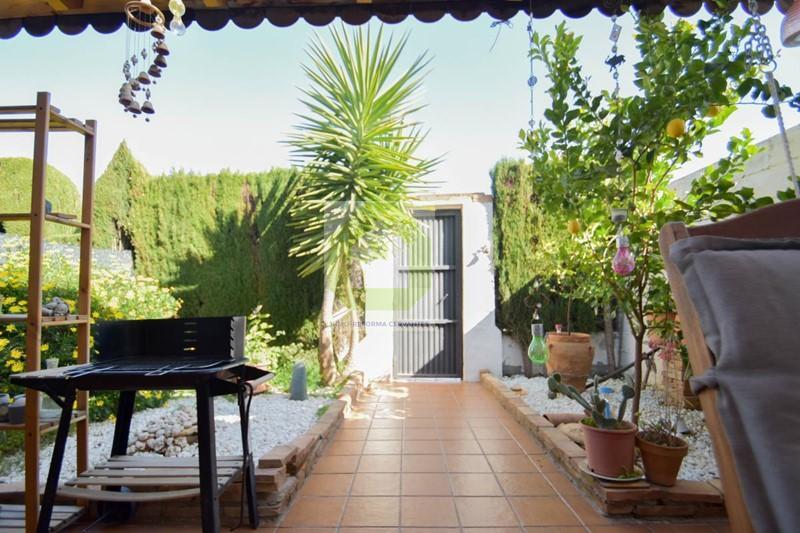 For sale of house in Granada