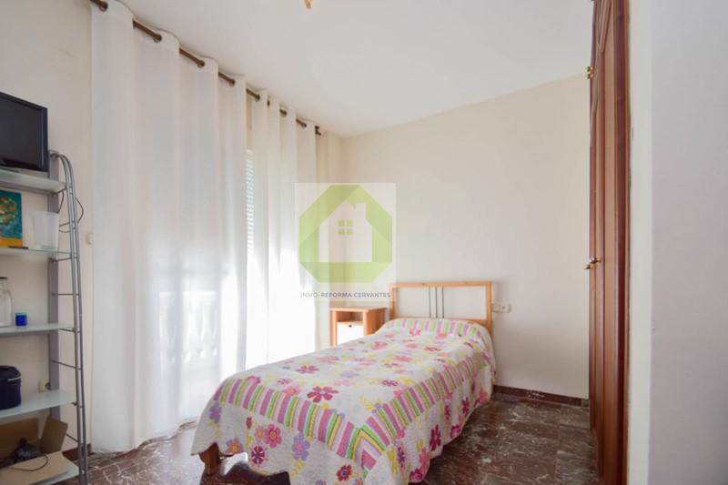 For sale of house in Granada