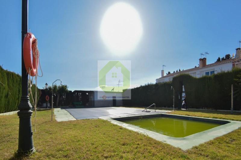 For sale of house in Granada