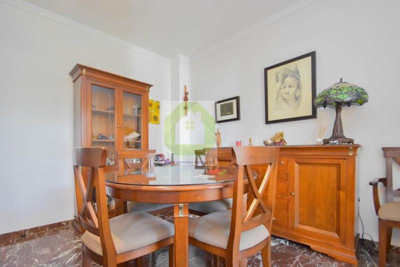 For sale of house in Granada