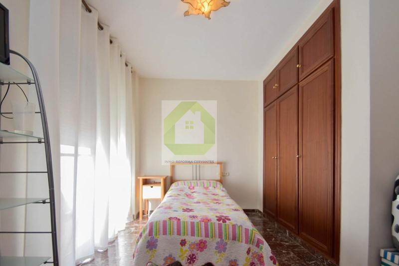 For sale of house in Granada