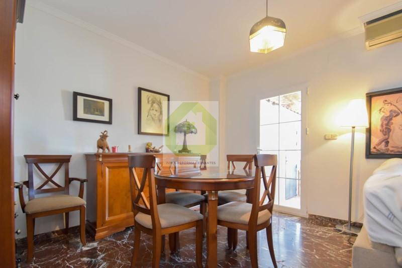For sale of house in Granada