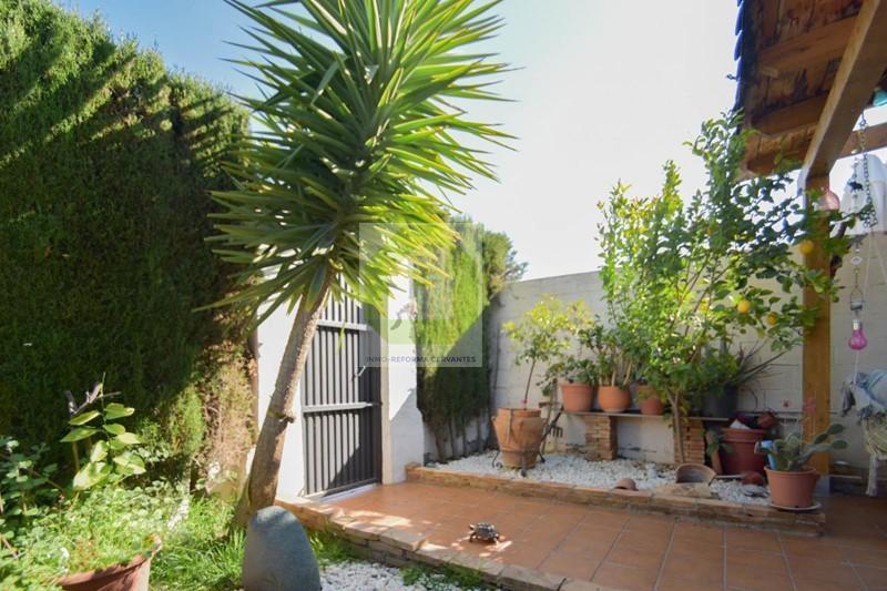 For sale of house in Granada
