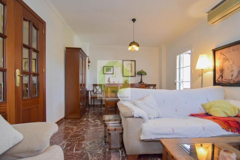 For sale of house in Granada