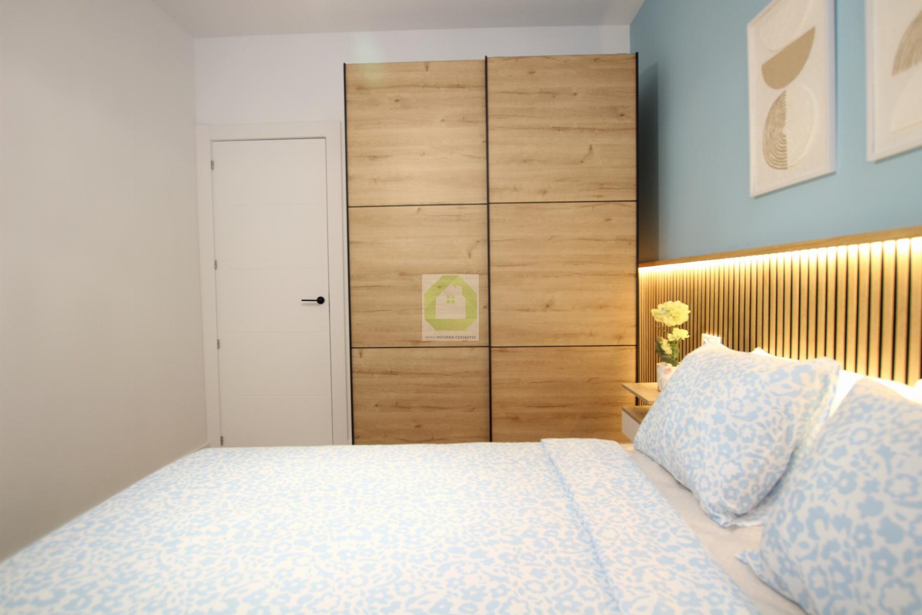 For sale of flat in Granada