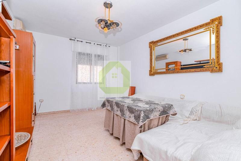 For sale of house in Albolote