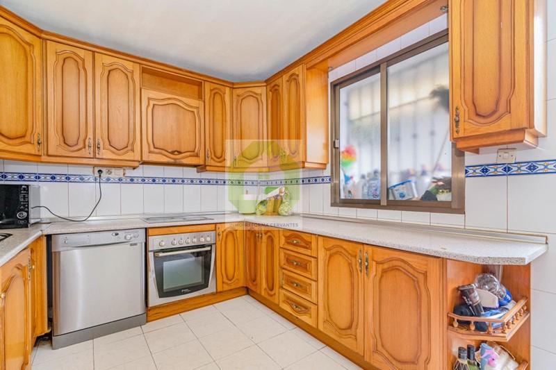 For sale of house in Albolote