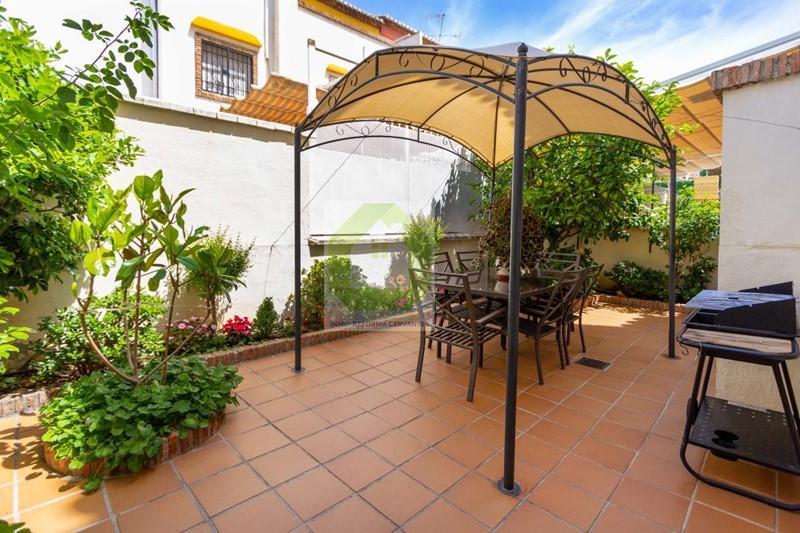 For sale of house in Granada