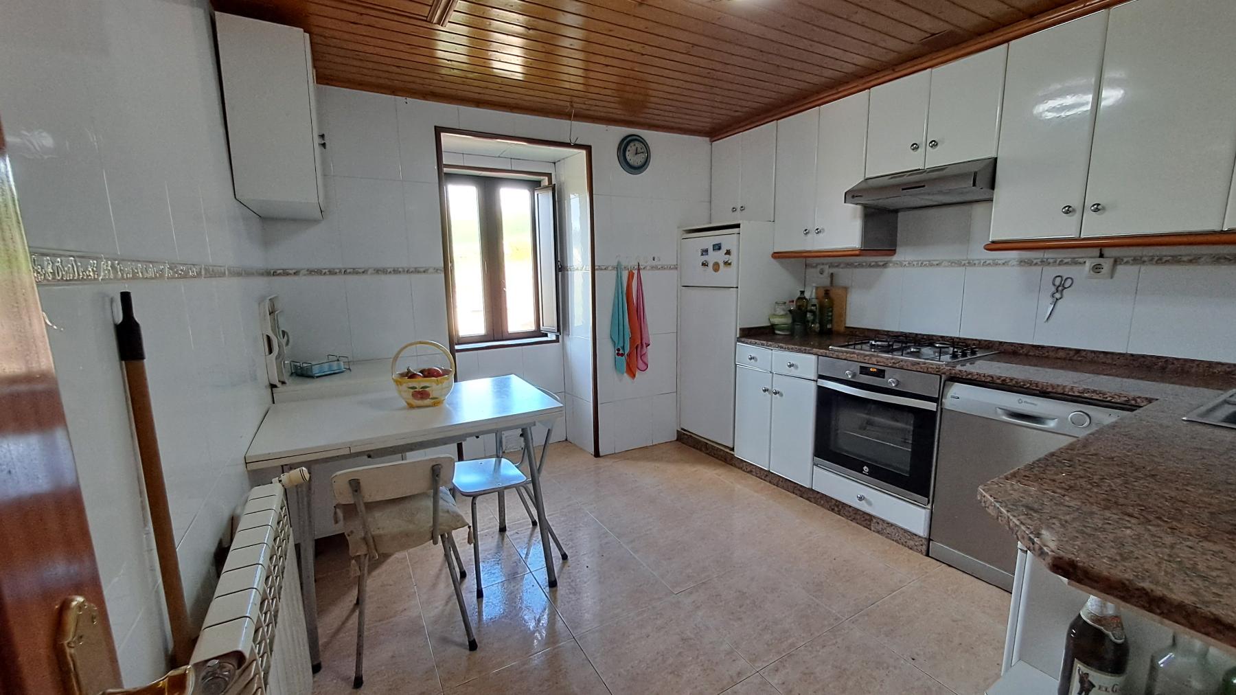 For sale of house in Fornelos de Montes