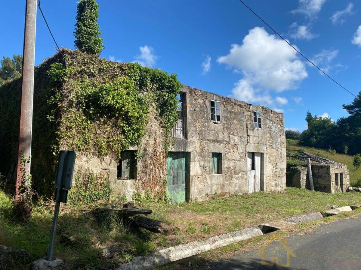 For sale of rural property in Lugo