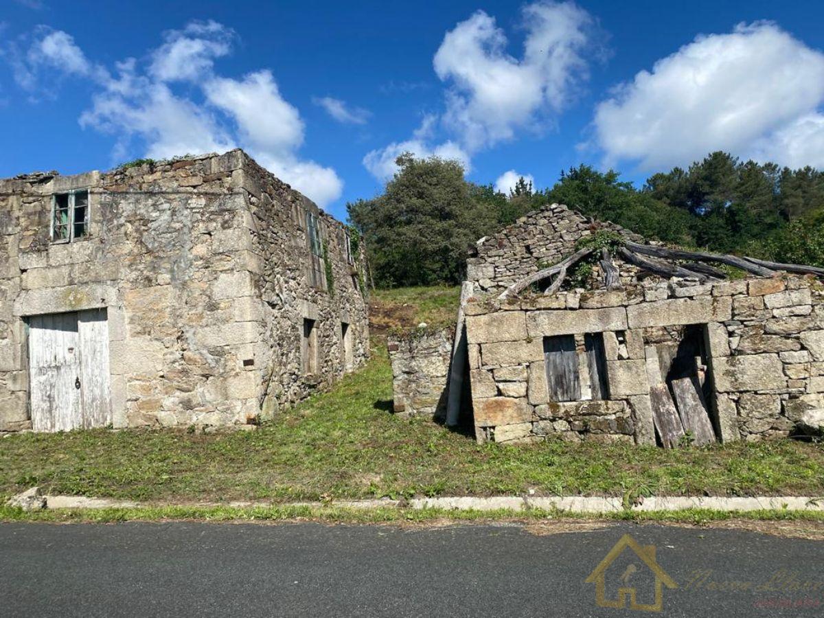For sale of rural property in Lugo