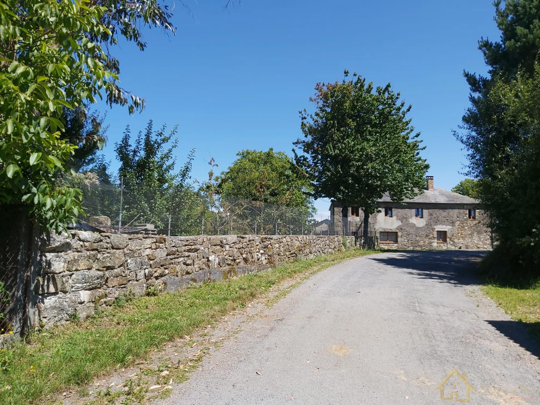 For sale of house in Baralla
