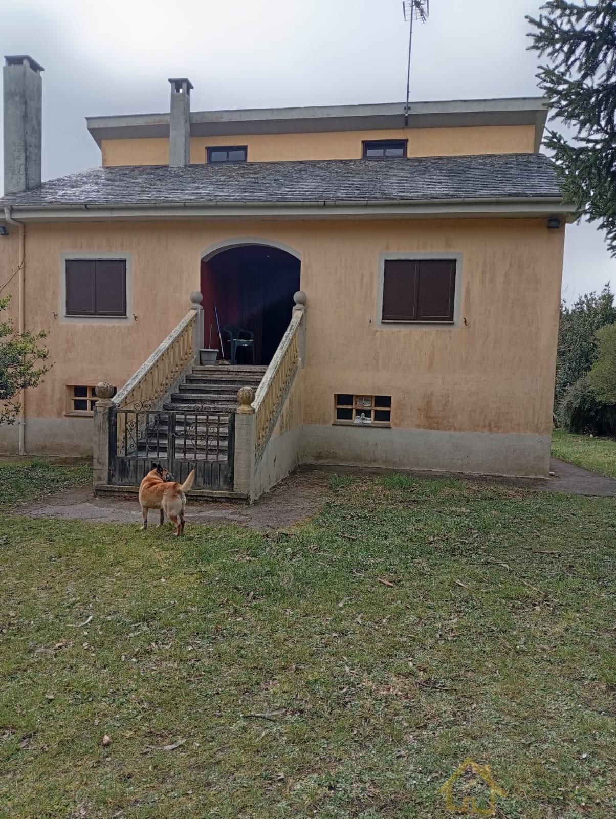 For sale of house in Outeiro de Rei