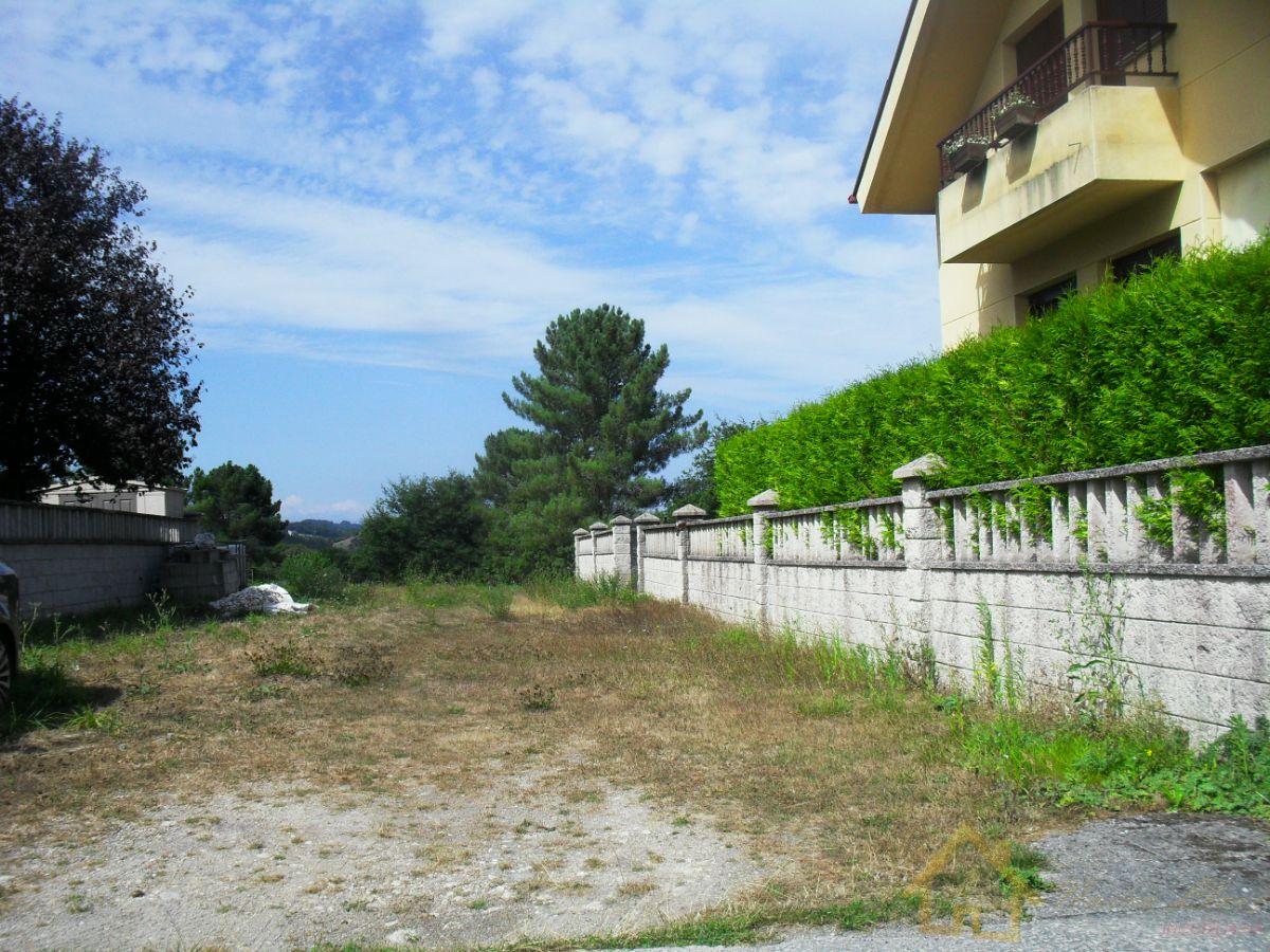 For sale of land in Lugo