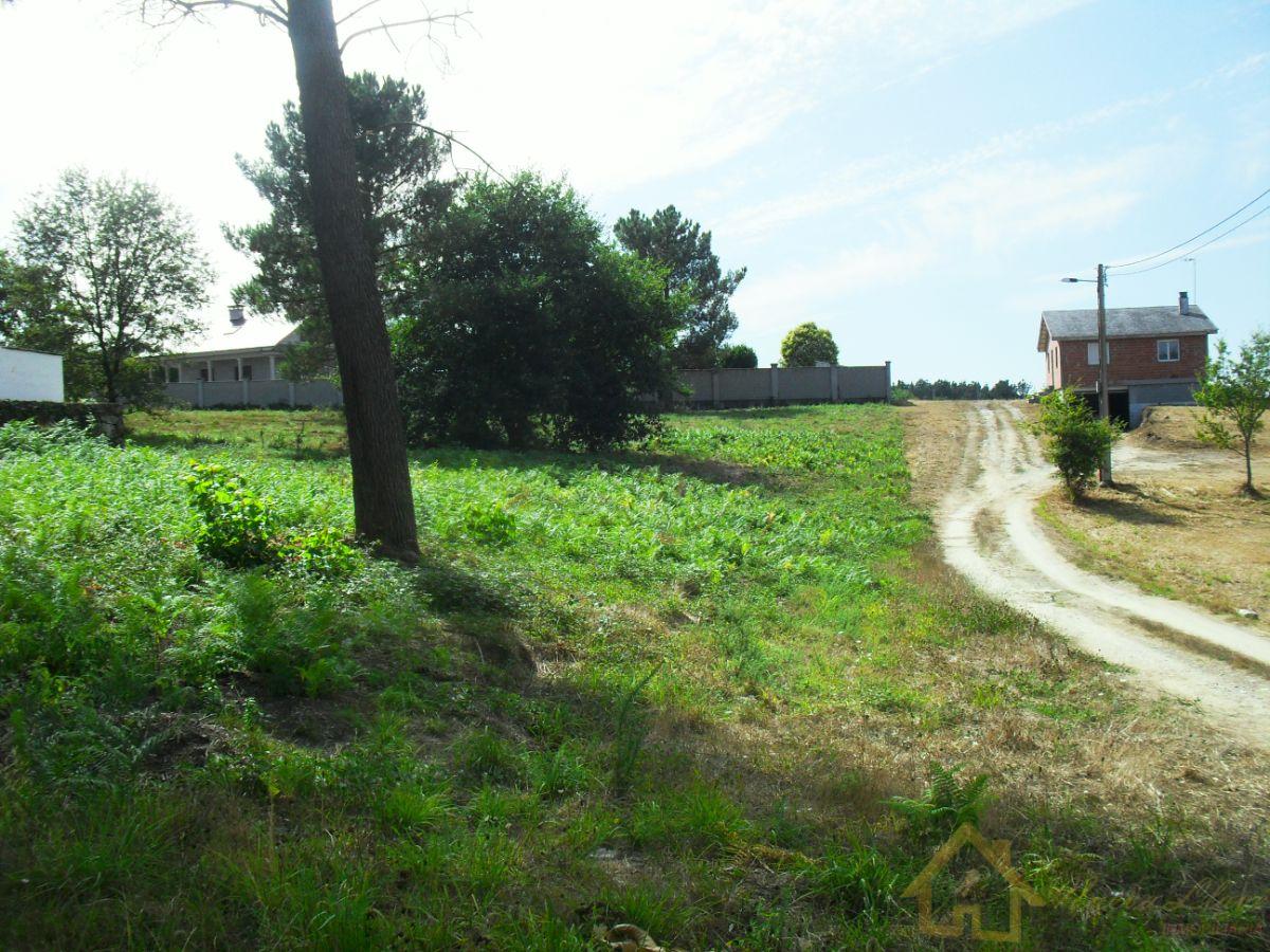 For sale of land in Lugo