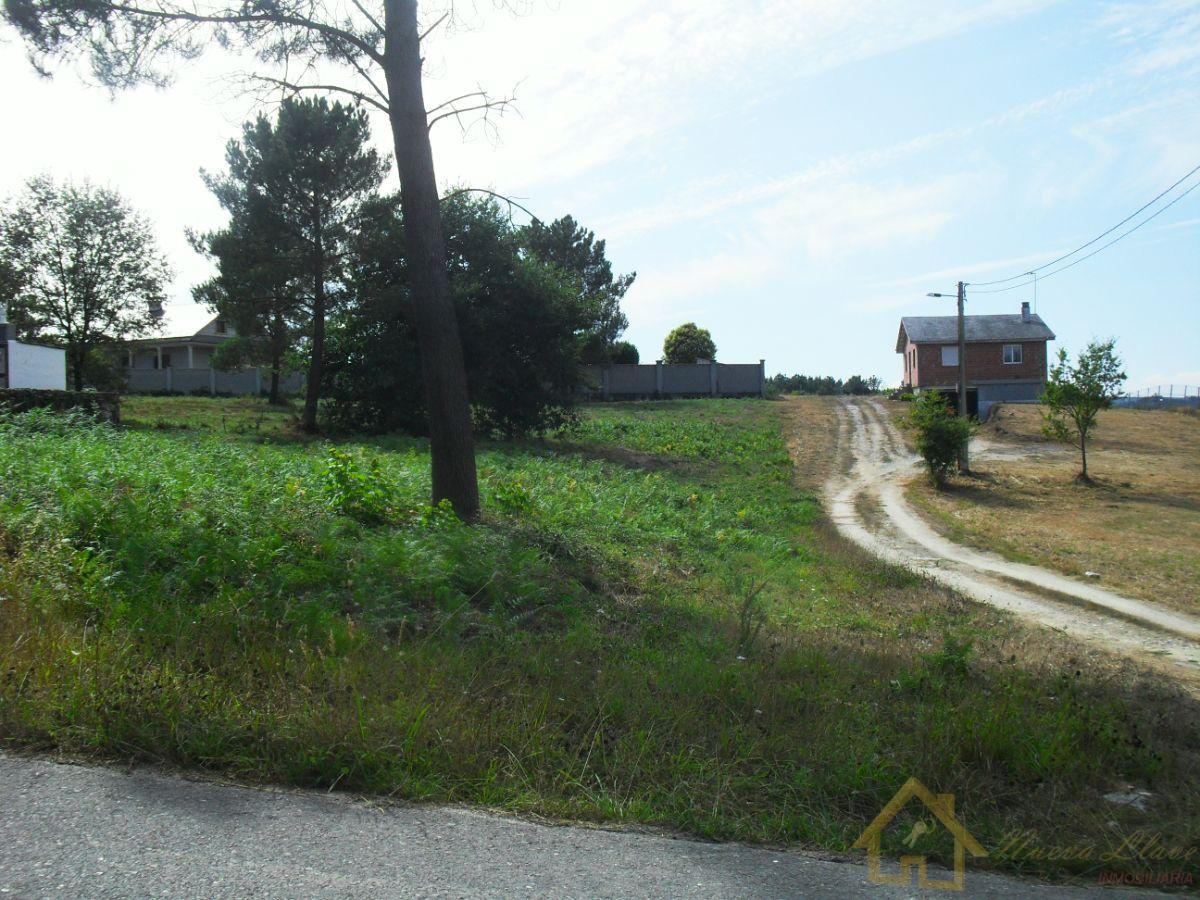 For sale of land in Lugo