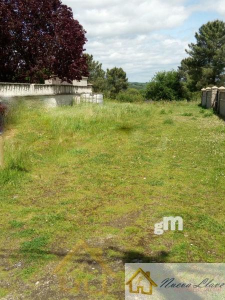 For sale of land in Lugo