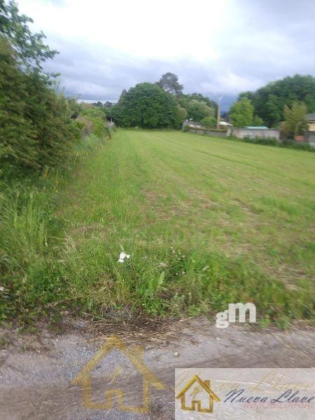 For sale of land in Lugo