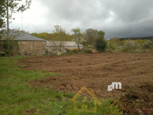 For sale of land in Lugo