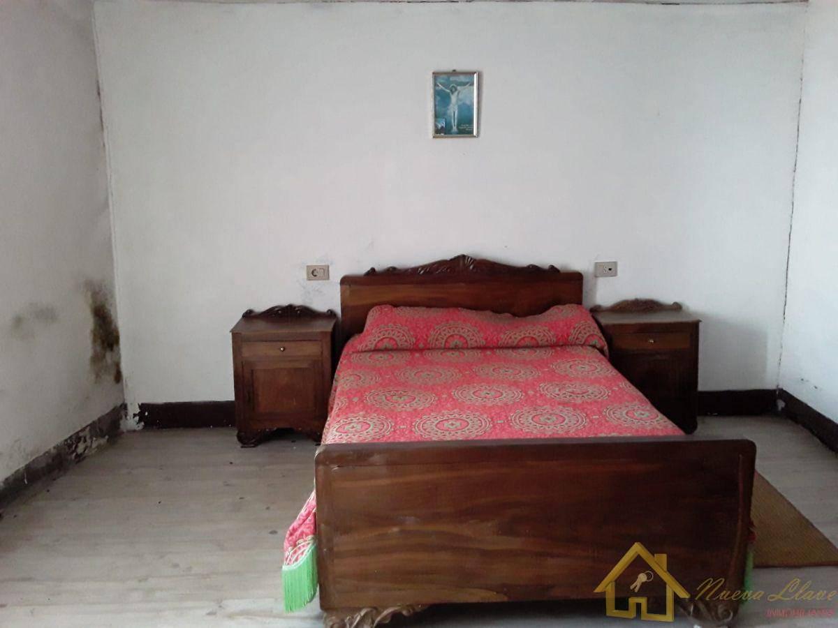 For sale of house in Friol